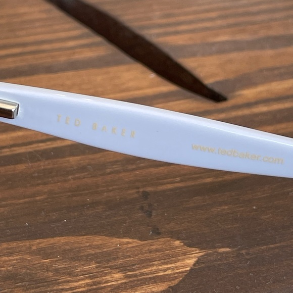 Ted Baker Sunglasses. - Picture 7 of 7